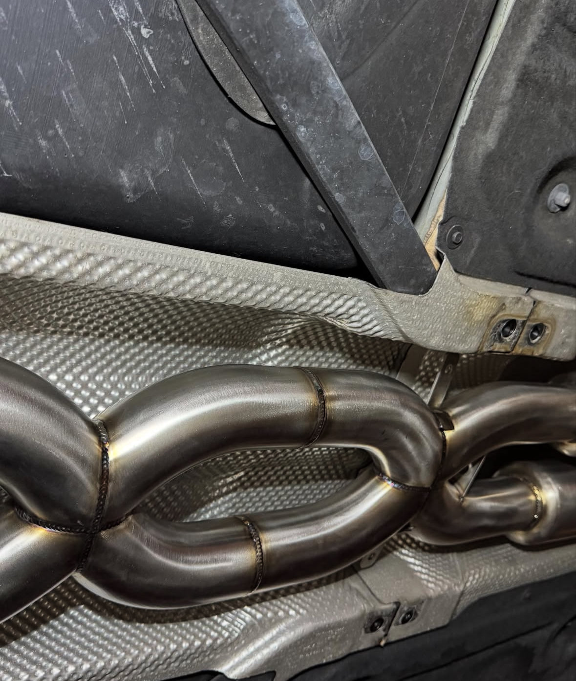 IRL E9x Double X Pipe